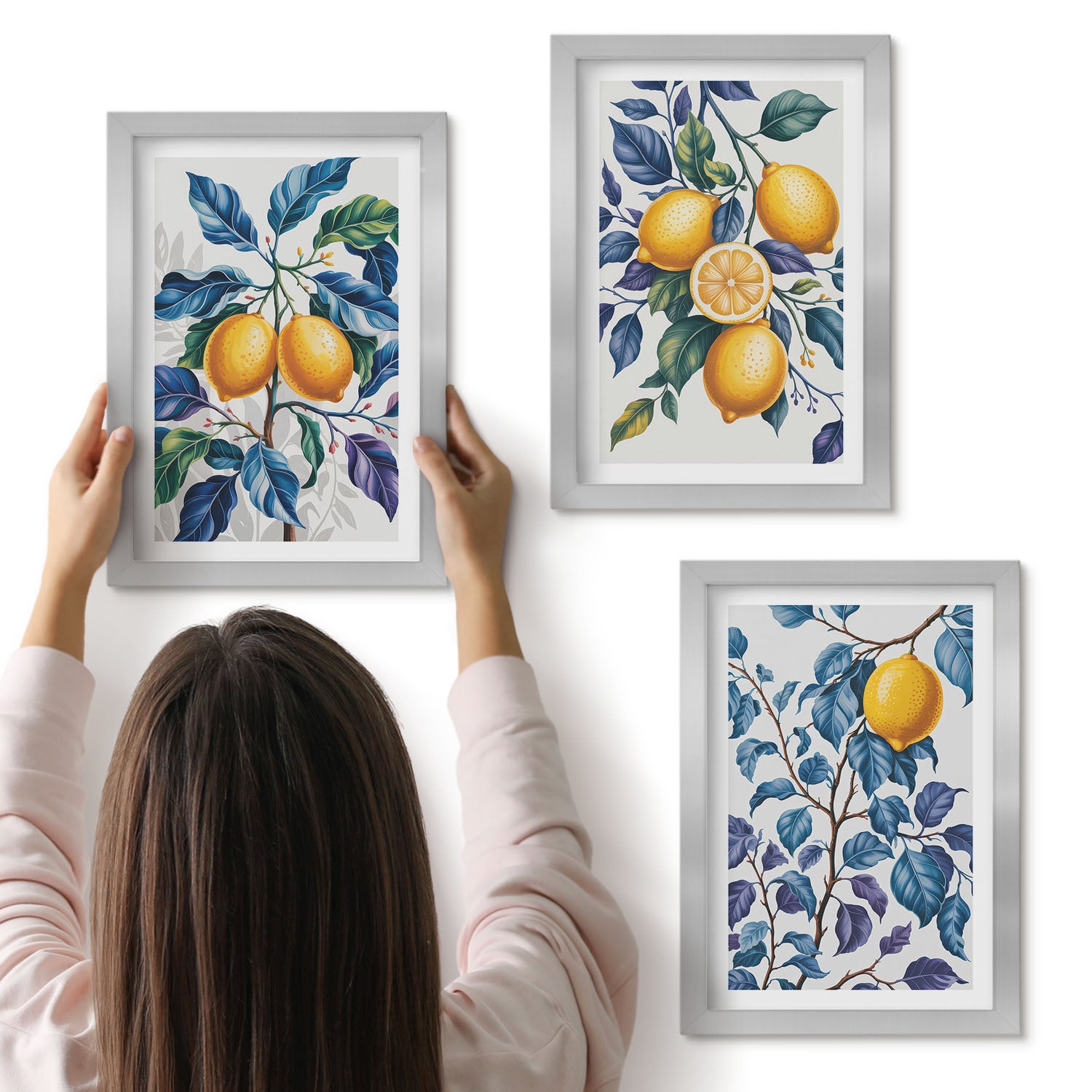 Galeria ścienna 3-częściowy komplet obrazów w srebrnych ramach - Cytryny na gałęziach z błękitnymi liśćmi - ArtPrintCave