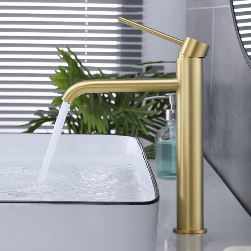 Bateria łazienkowa z wylewką 45° - stal nierdzewna w kolorze złotym - precyzyjna kontrola wody ciepłej i zimnej oraz elegancki design