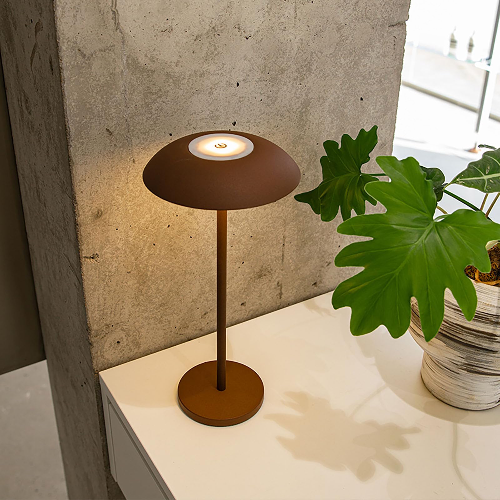 Bezprzewodowa lampa stołowa LED, ze stopniowym ściemnianiem w 3 poziomach, lampa na baterie o pojemności 2600 mAh, idealna do sypialni, na taras i do