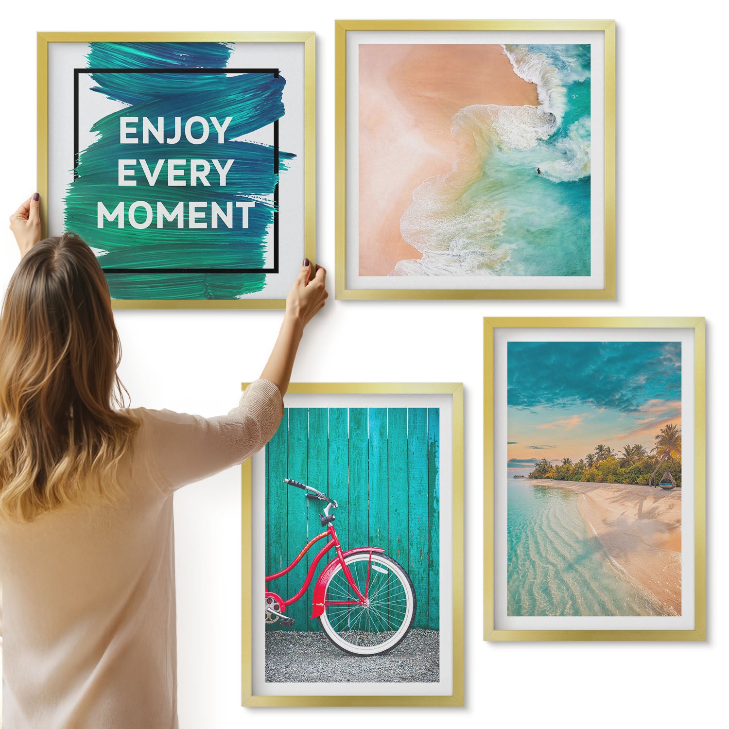 Galeria ścienna 4-częściowy komplet obrazów w złotych ramach - Widok na morze z łodzią rower inspirujący napis - ArtPrintCave