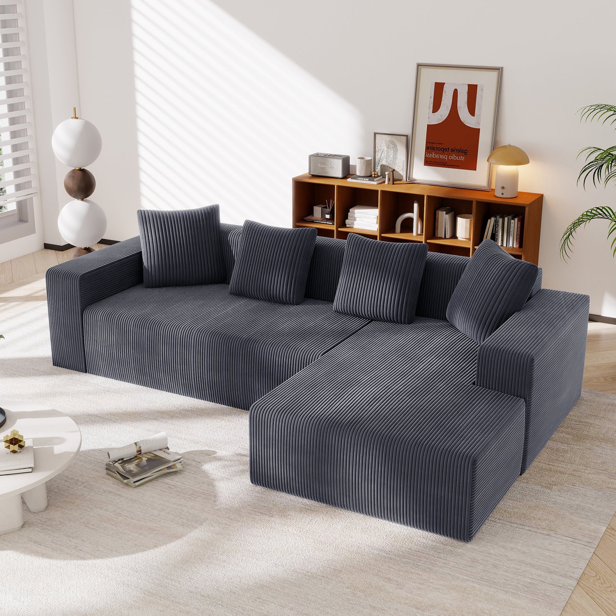 Sofa, do salonu, do codziennego użytkowania, funkcjonalny element wyposażenia, praktyczny wybór do domu