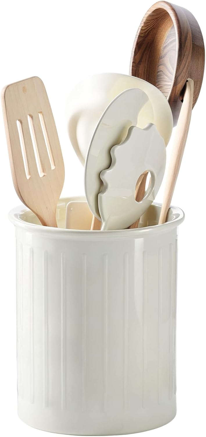 Biały ceramiczny pojemnik na przybory kuchenne, 13,4 x 11 cm, Pojemnik na przybory kuchenne, Wytłaczany pojemnik na sztućce ułatwiający organizację