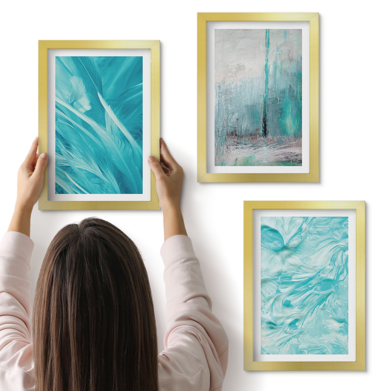 Galeria ścienna 3-częściowy komplet obrazów w złotych ramach - Odcienie błękitu w delikatnych wzorach abstrakcyjnych - ArtPrintCave