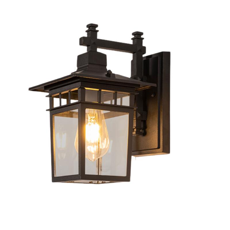 Kinkiet w stylu pawilonu, wysokość 32 cm, moc 12 W (w tym trójkolorowa żarówka LED). Nadaje się do użytku wewnątrz i na zewnątrz.