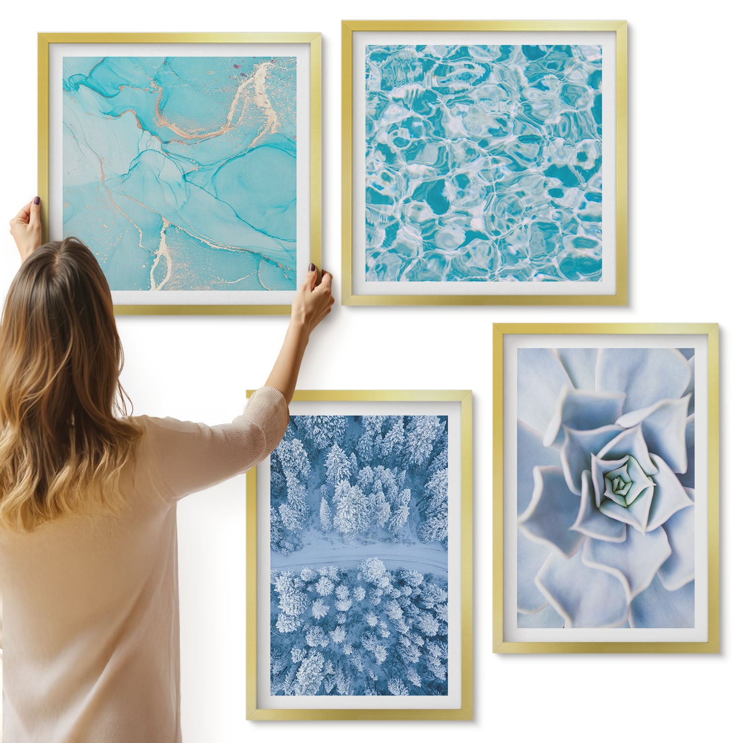 Galeria ścienna 4-częściowy komplet obrazów w złotych ramach - Zimowy las niebieski kwiat błękitna tafla wody - ArtPrintCave