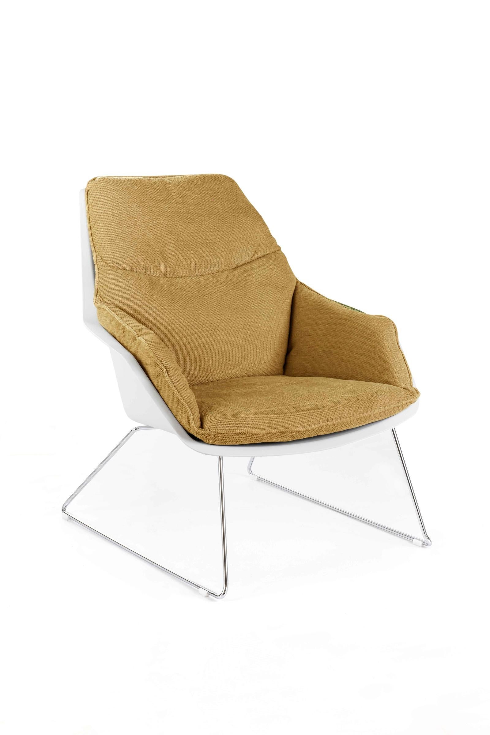 Chaise en polypropylène jaune 85 cm x 74 cm H. 86 cm