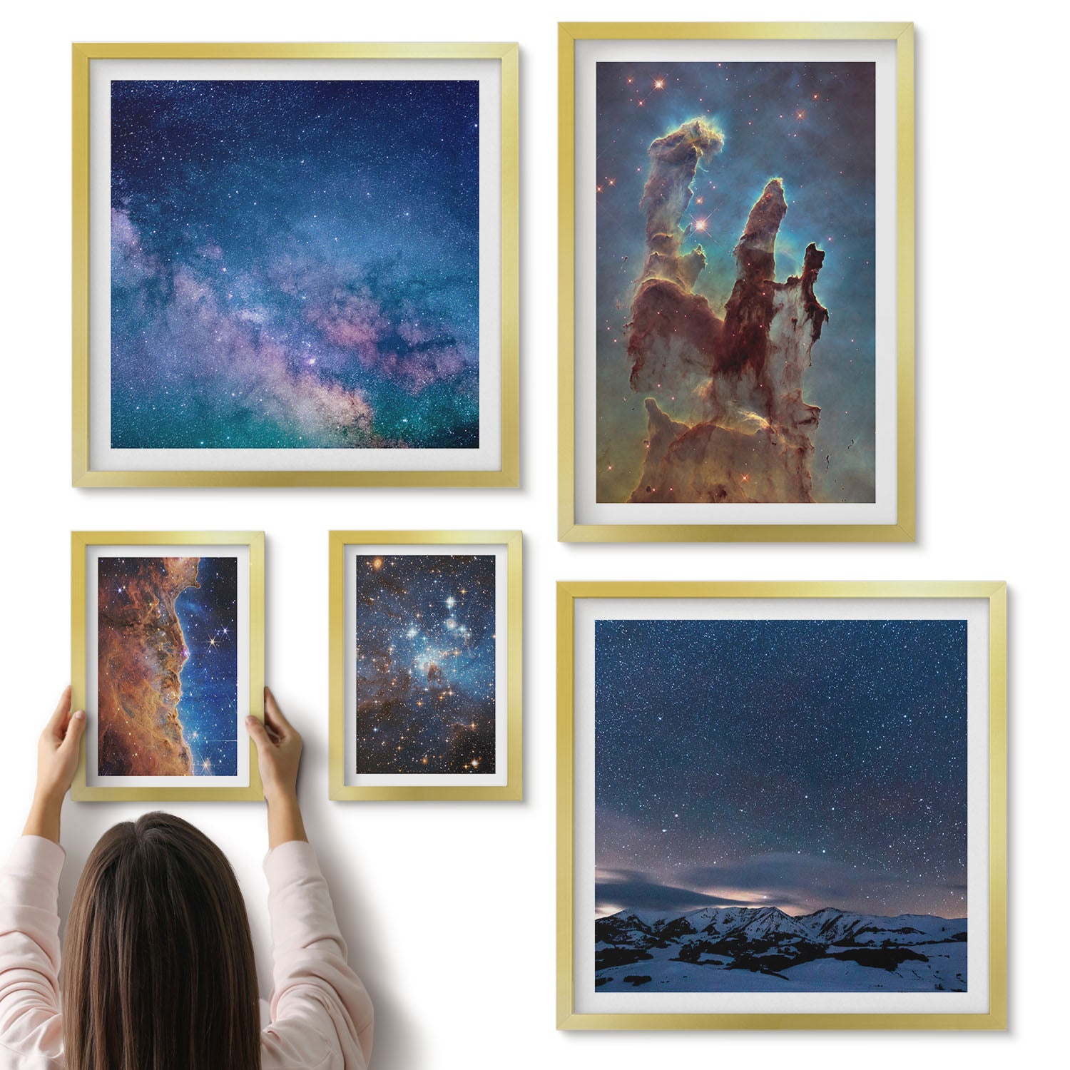 Galeria ścienna 5-częściowy komplet obrazów w złotych ramach - Kosmiczne pejzaże galaktyk i mgławic w nocnym niebie - ArtPrintCave
