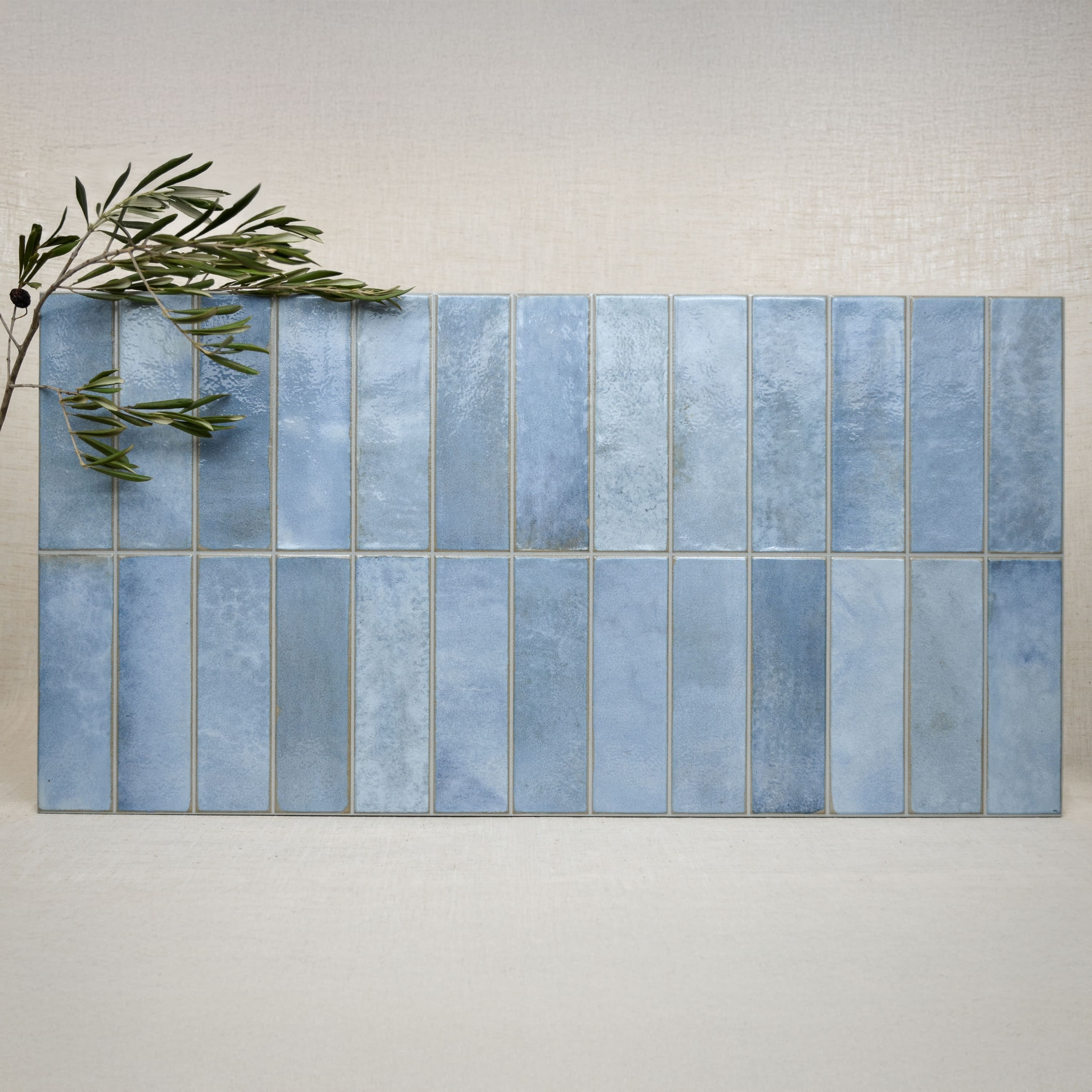 Gres szkliwiony hiszpański Gayafores DECO ARTIS BLUE błyszczący 32x62,5 gat. I