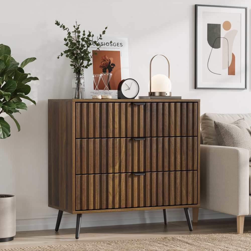 Komoda 3 szuflady drewniana nowoczesna szafka styl mid-century, elegancki kolor orzech, złote metalowe uchwyty, mebel do salonu sypialni