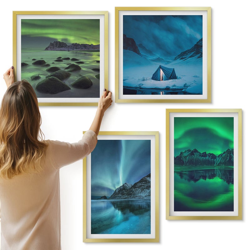 Galeria ścienna 4-częściowy komplet obrazów w złotych ramach - Zimowy krajobraz z zorzą polarną i górami - ArtPrintCave