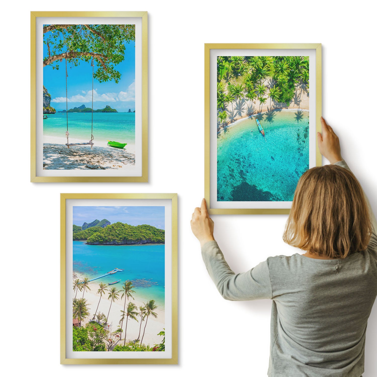 Galeria ścienna 3-częściowy komplet obrazów w złotych ramach - Tropikalne plaże z palmami i krystalicznie czystą wodą - ArtPrintCave