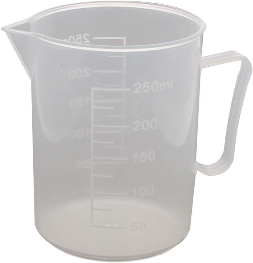 Kubek miarowy z podziałką o pojemności 250 ml, model praktyczny.