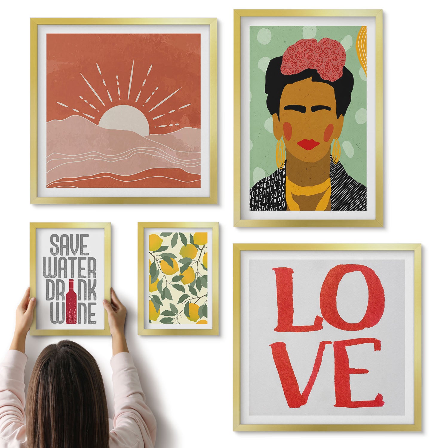 Galeria ścienna 5-częściowy komplet obrazów w złotych ramach - Styl boho z motywem kwiatowym i postacią kobiecą - ArtPrintCave
