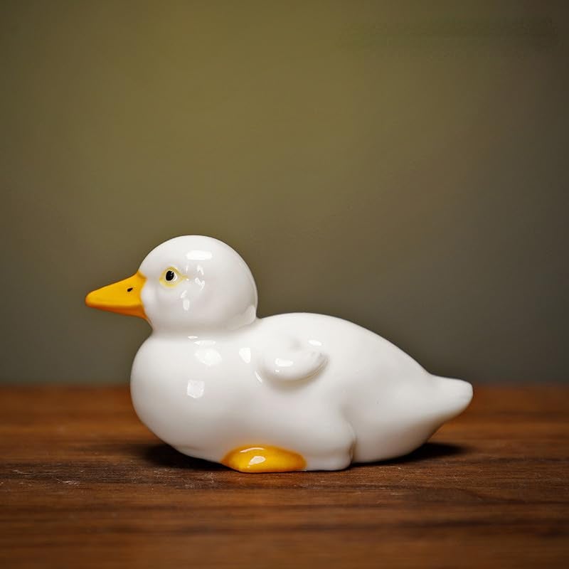 Ręcznie robiona ceramiczna ozdoba w kształcie białej kaczki