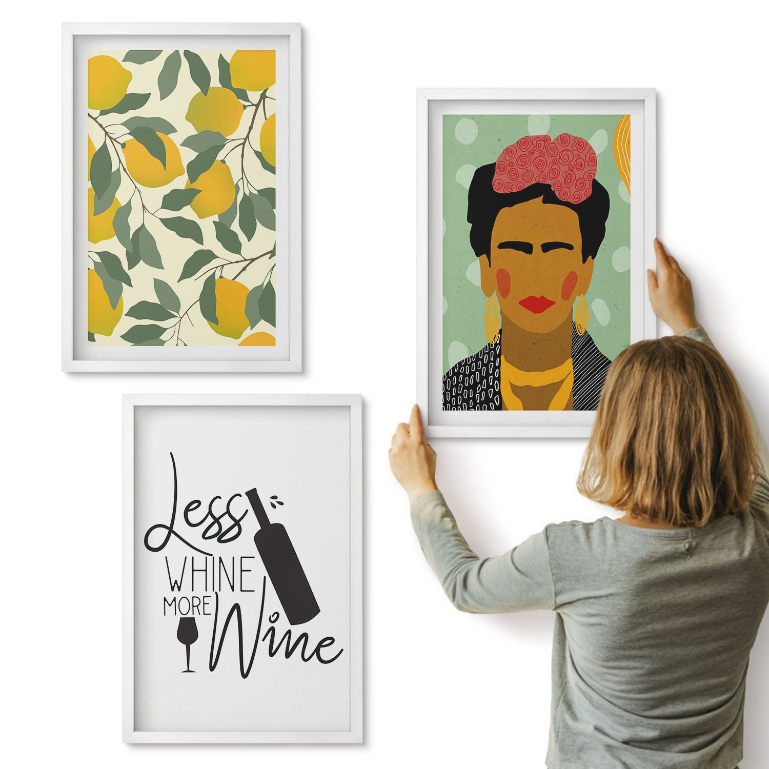 Galeria ścienna 3-częściowy komplet obrazów w białych ramach - Cytryny butelka wina portret Fridy Kahlo - ArtPrintCave