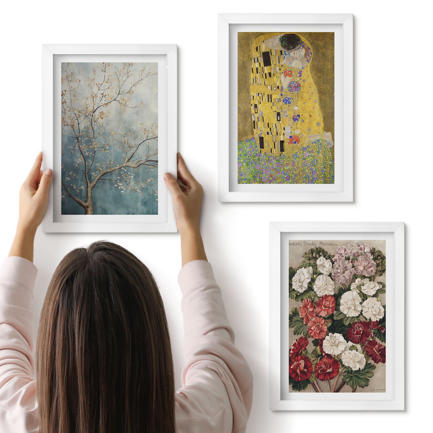 Galeria ścienna 3-częściowy komplet obrazów w białych ramach - Kwiaty i drzewa w stylu malarskim Pocałunek Gustav Klimt - ArtPrintCave