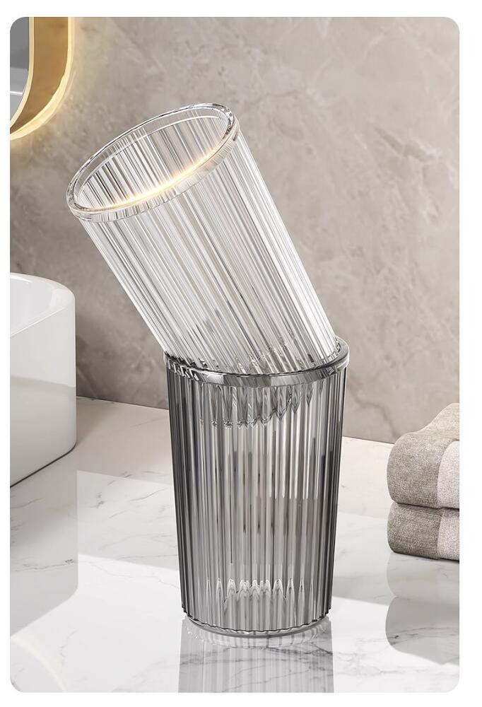 Kubki do płukania ust, 2 sztuki, przeznaczone do stosowania w łazience (białe, czarne, plastikowe), wysokość 11 cm.