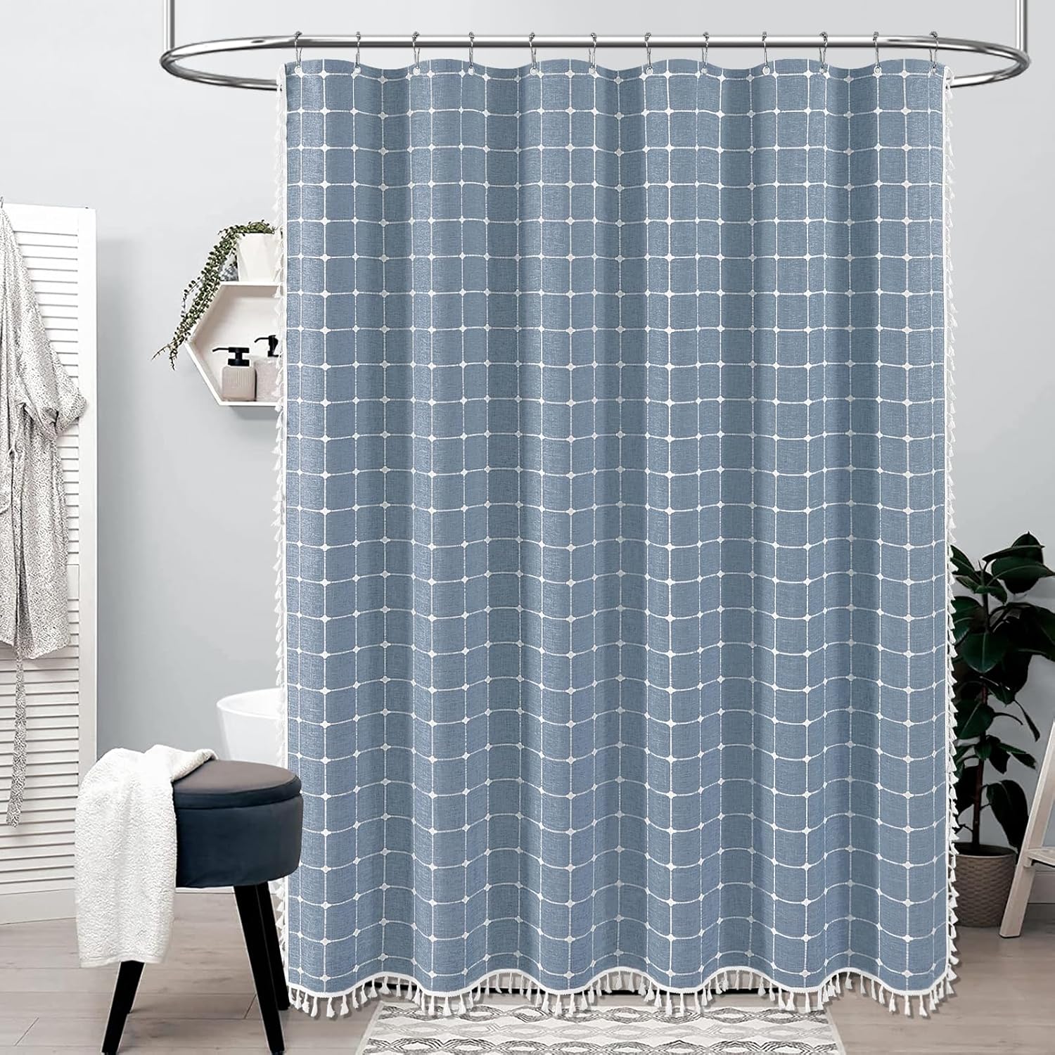 Zasłona prysznicowa z frędzlami w stylu boho, lniana, dekoracja łazienki, 72" x 84" (biała kratka na niebieskim tle)