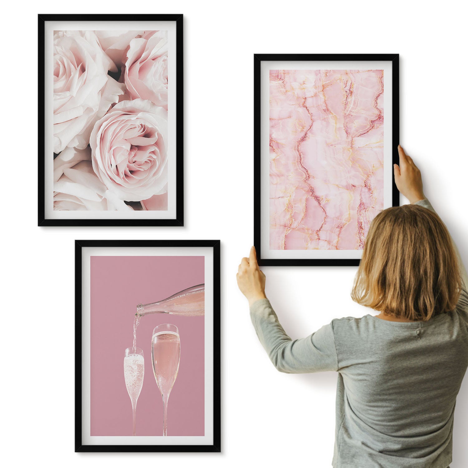 Galeria ścienna 3-częściowy komplet obrazów w czarnych ramach - Róże szampan i marmurowe tło w pastelowych kolorach - ArtPrintCave
