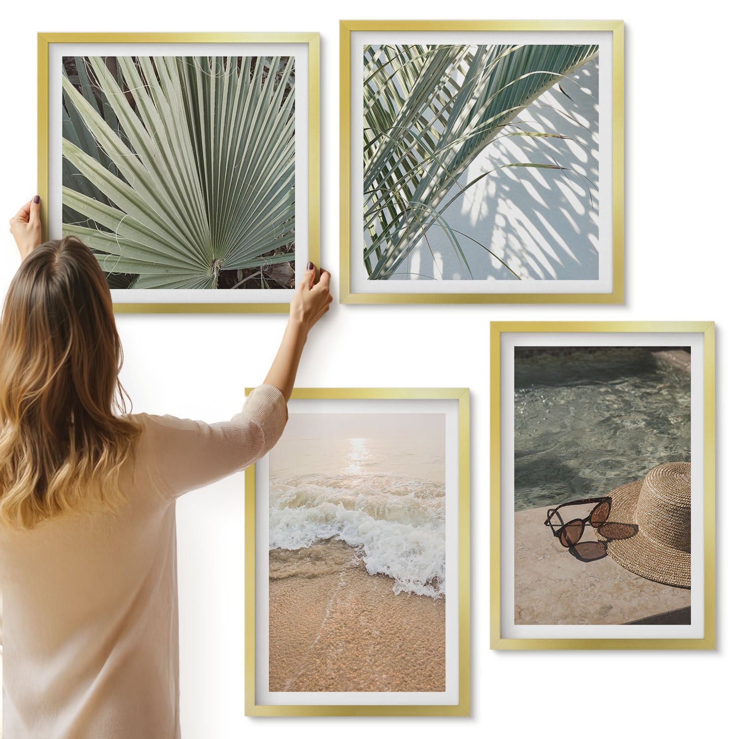Galeria ścienna 4-częściowy komplet obrazów w złotych ramach - Woda plaża kapelusz i okulary słoneczne liście - ArtPrintCave