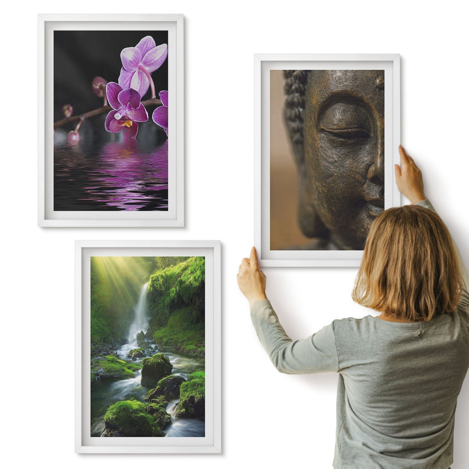 Galeria ścienna 3-częściowy komplet obrazów w białych ramach - Kwiaty w wodzie wodospad z zielonymi skałami Budda - ArtPrintCave