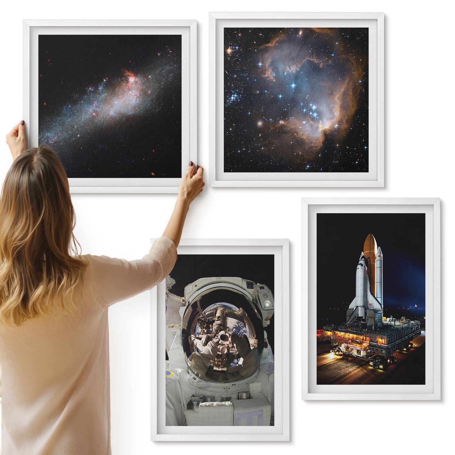 Galeria ścienna 4-częściowy komplet obrazów w białych ramach - Lądowanie astronautów na Księżycu zdjęcia - ArtPrintCave