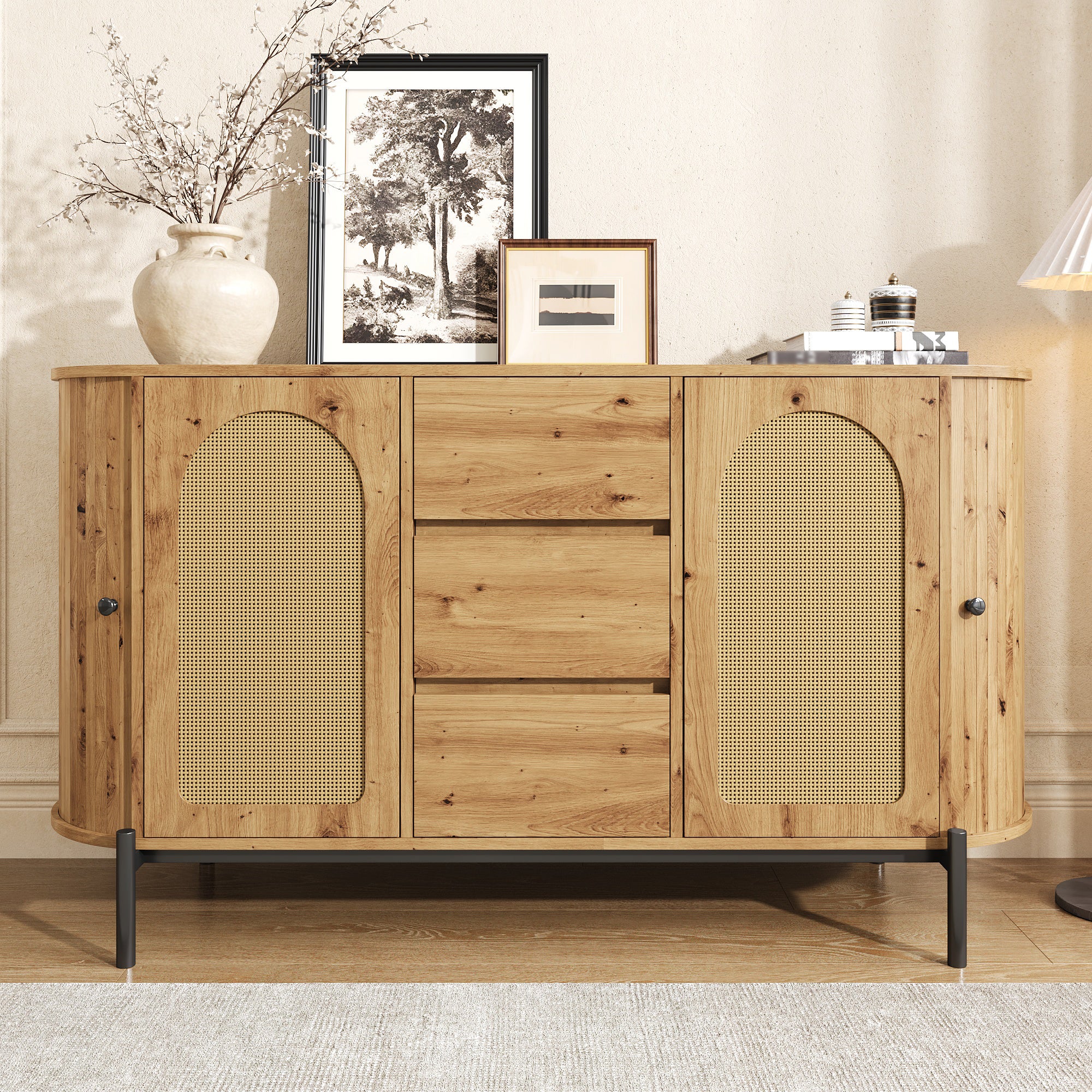 Komoda owalna z 2 drzwiami przesuwnymi, 3 szufladami i 2 drzwiami rattanowymi - 140 x 38 x 77,5 cm - Płyta MDF - Nogi metalowe - Naturalny