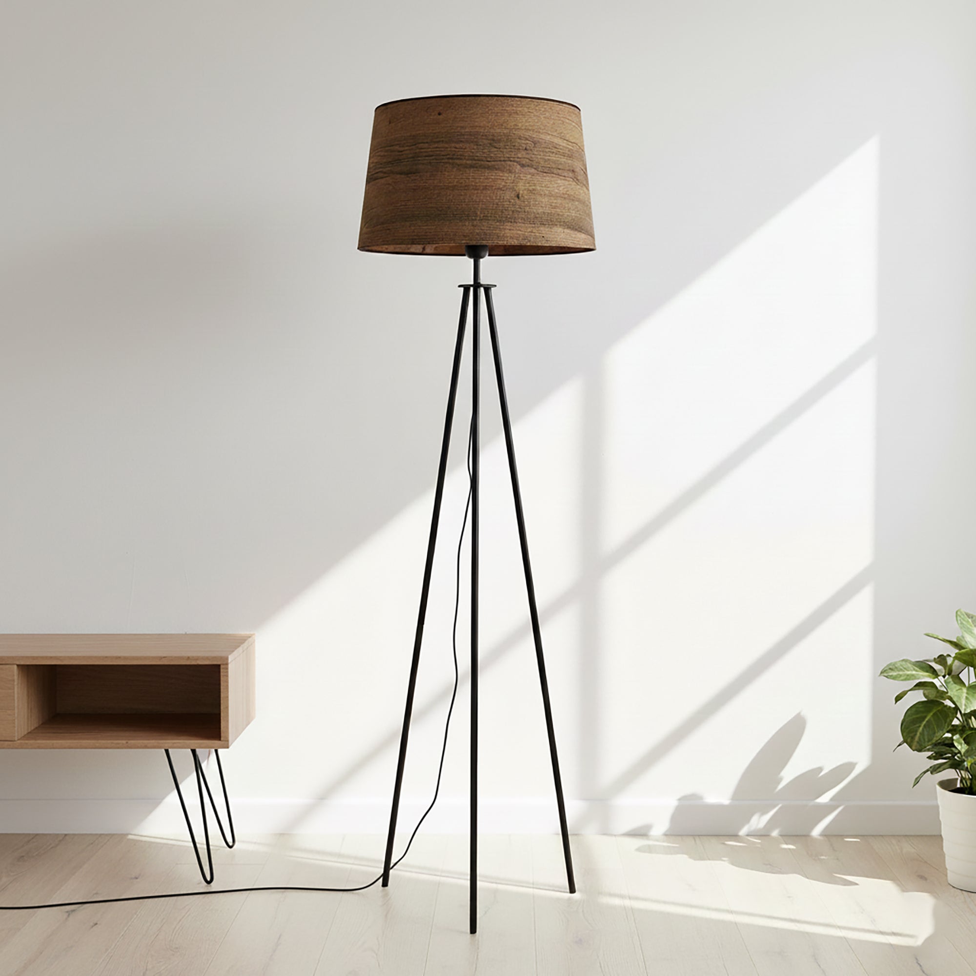 Lampa podłogowa z ciemnego drewna | Seria AITANA