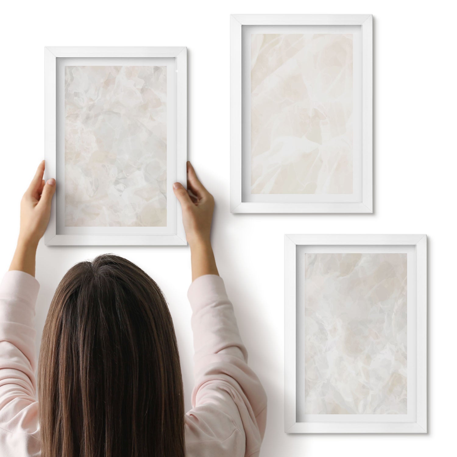 Galeria ścienna 3-częściowy komplet obrazów w białych ramach - Kamienne pastelowe struktury białego marmuru - ArtPrintCave