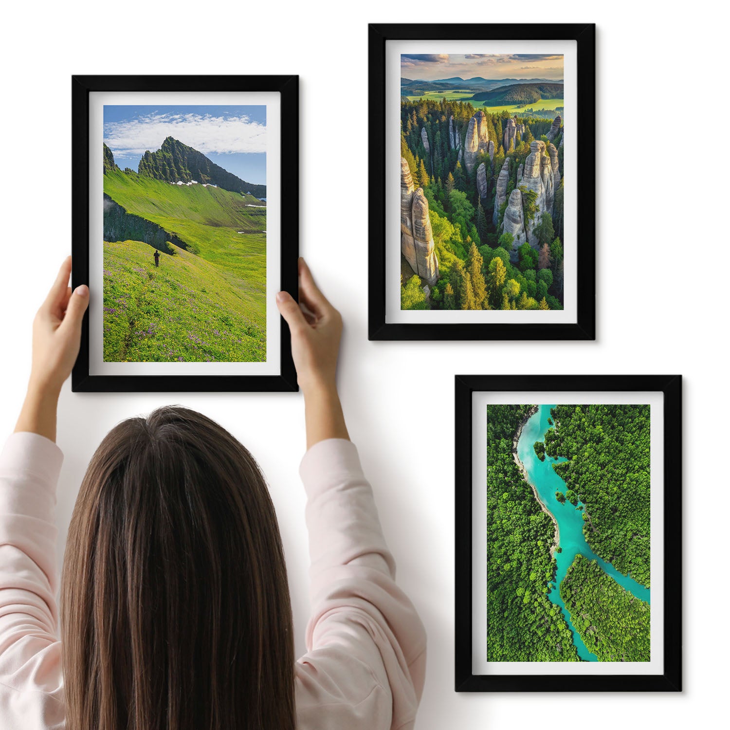 Galeria ścienna 3-częściowy komplet obrazów w czarnych ramach - Zielone krajobrazy górskie z rzeką i skałami - ArtPrintCave