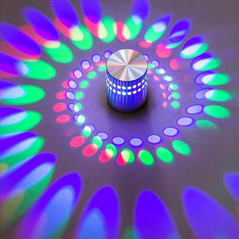 Kinkiet LED o mocy 3 W w obudowie aluminiowej – tworzy nastrojową atmosferę w korytarzach i jadalniach – światło czerwone, zielone i niebieskie.